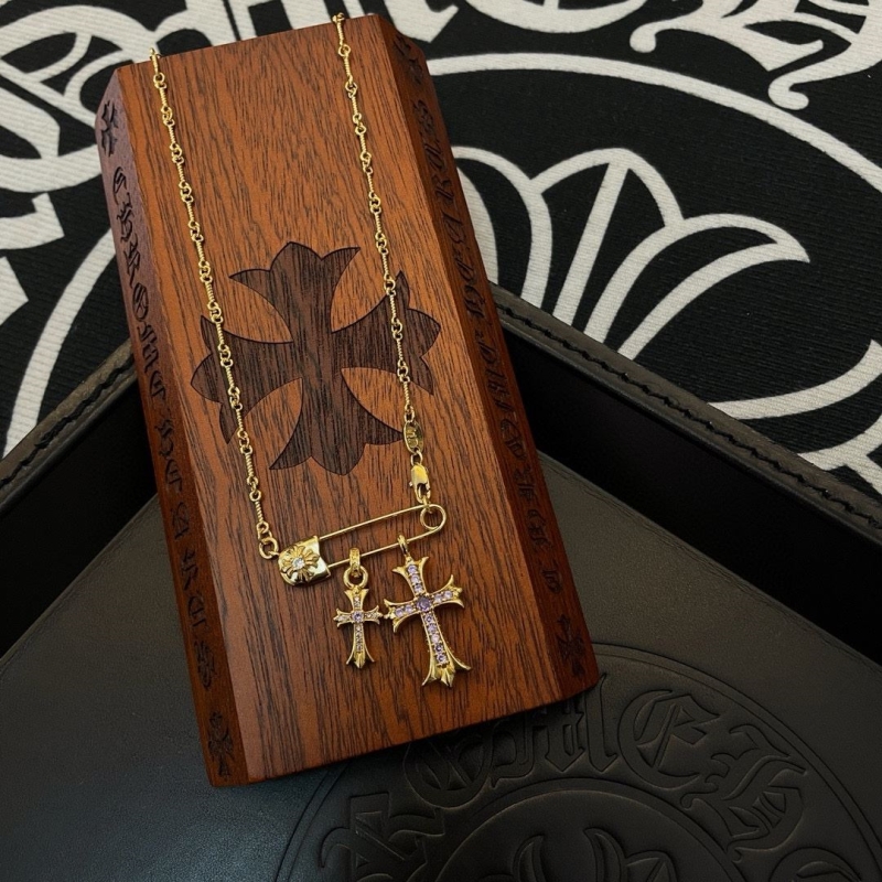 Ch*0me He**ts necklaces